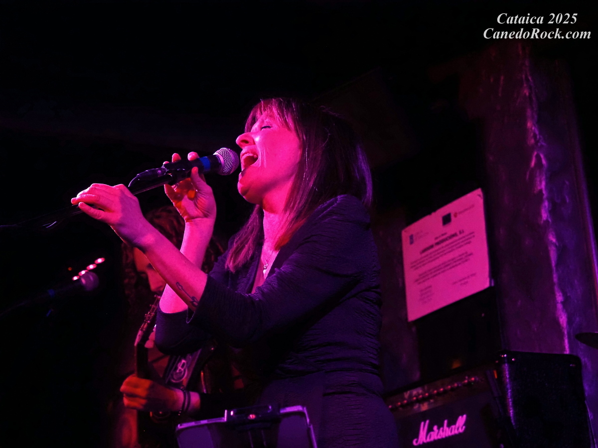 Distance Sisters, Sala La Room, Ferrol