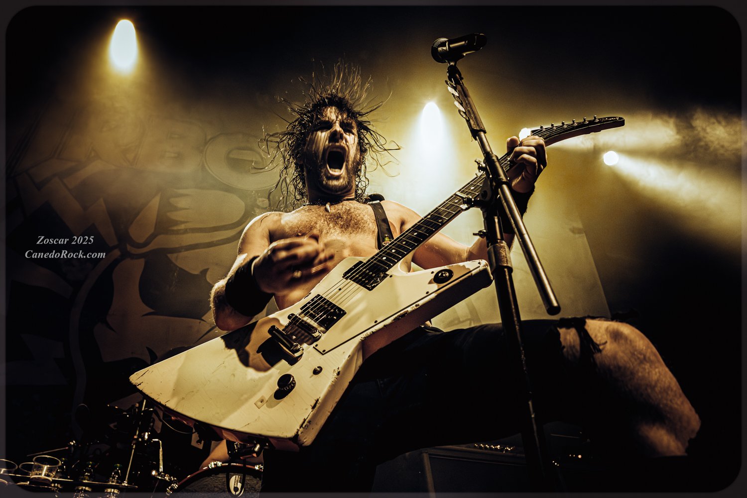Airbourne + Asomvel. Sala Capitol. Santiago de Compostela