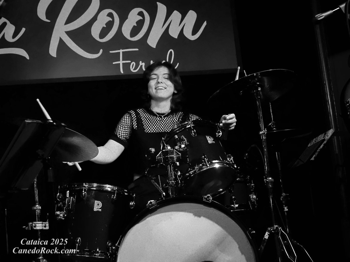 Distance Sisters. La Room. Ferrol