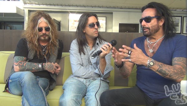 Marco Mendoza (Whitesnake) y John Corabi (Motley Crue)